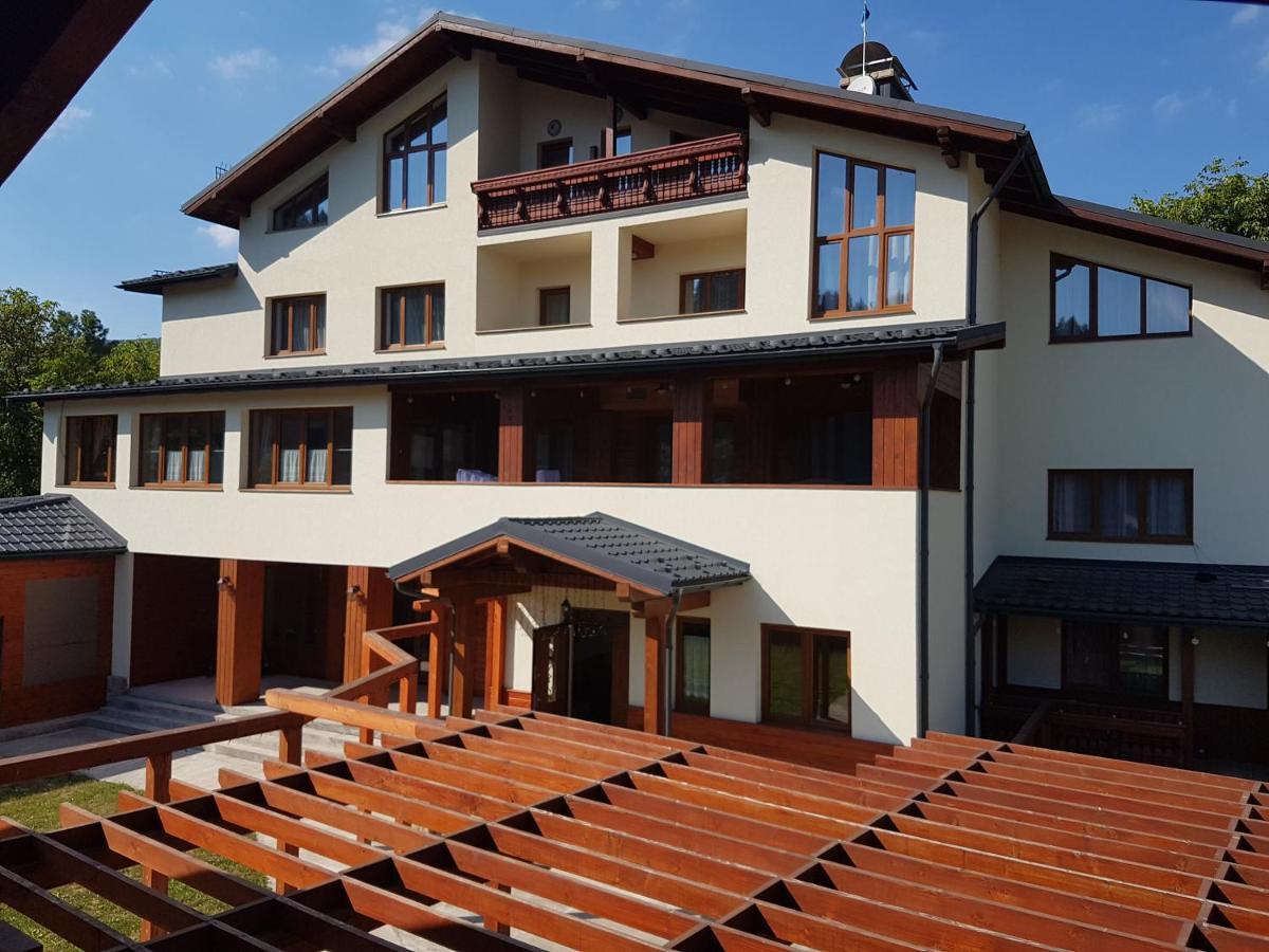 Atava Family House Hotel Yaremche Exterior photo