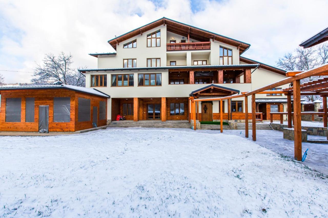 Atava Family House Hotel Yaremche Exterior photo